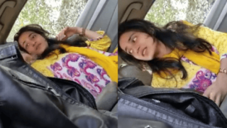 Chalti Car me Maze Liye