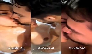 Sexy couple ne bathtub pe ghapa ghap romance kiya