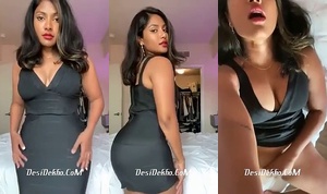 sexy ladki ameer ghar ki beti ne apni chut pe lund ragdaya